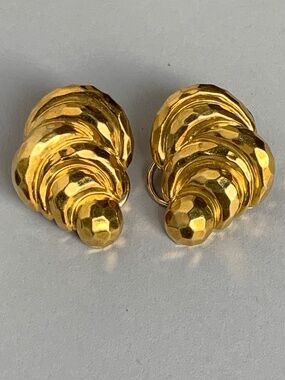 Henry Dunay Vintage 18K Yellow Gold Hammered Clip-On Earrings